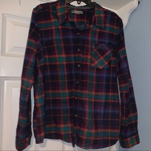 Women’s plaid flannel button shirt